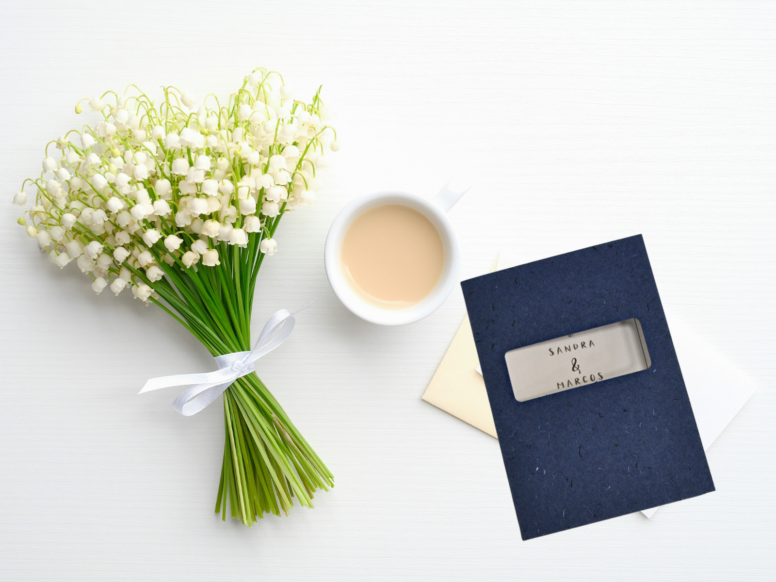Invitaciones de boda sostenibles hechas a partir de residuos